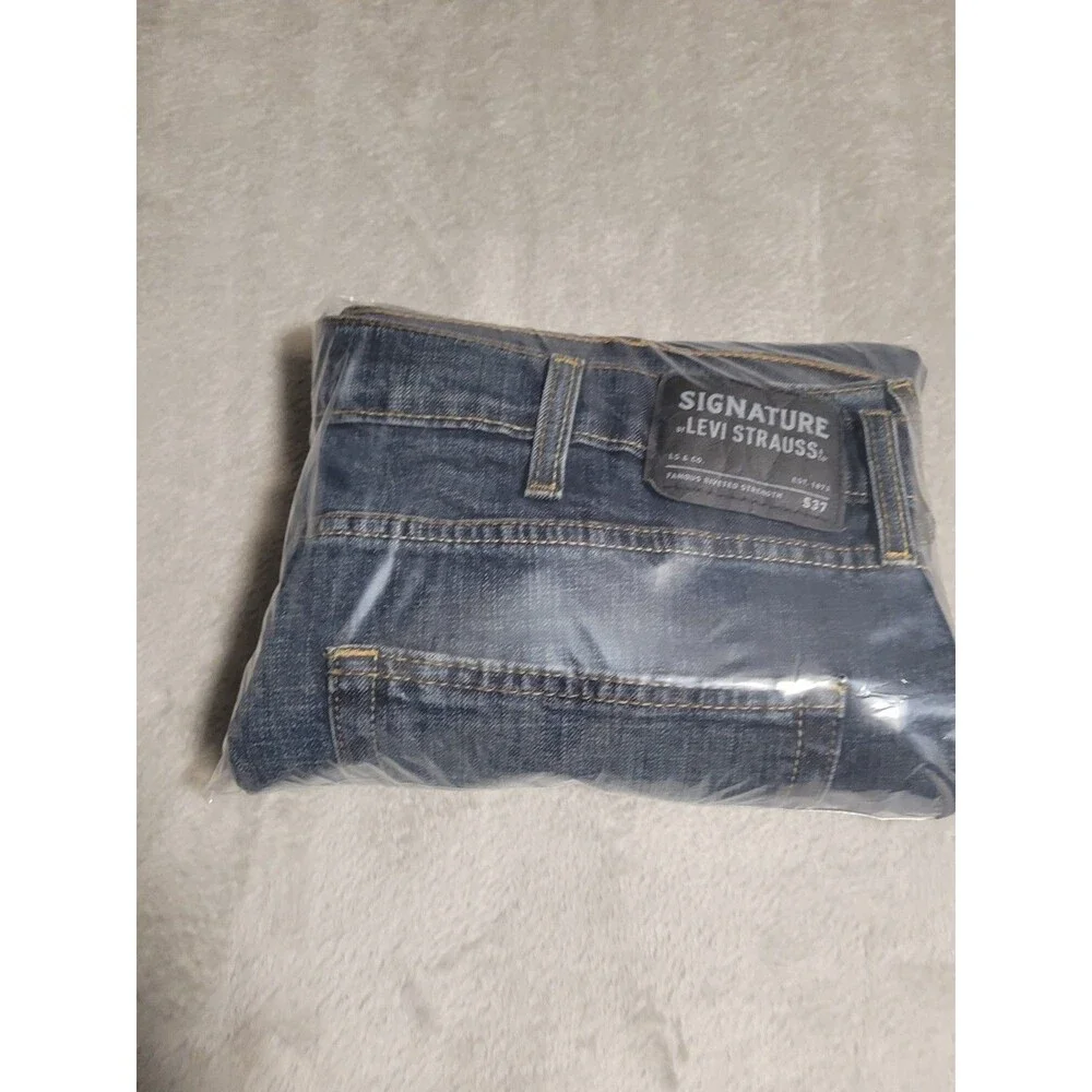 Signature By Levi Strauss & Co. Slim Fit Dark Denim Jeans Men's S37 (40x30)